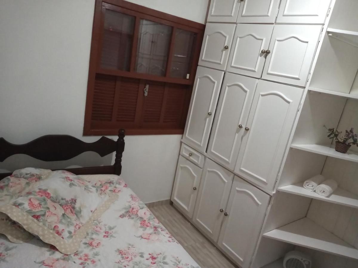 Dona Tania Quarto em Acomodações Particulares *